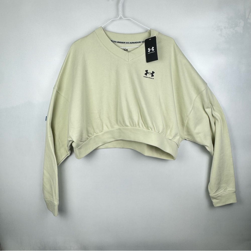 Under Armour Cream Cropped Oversized crewneck XL new with tags